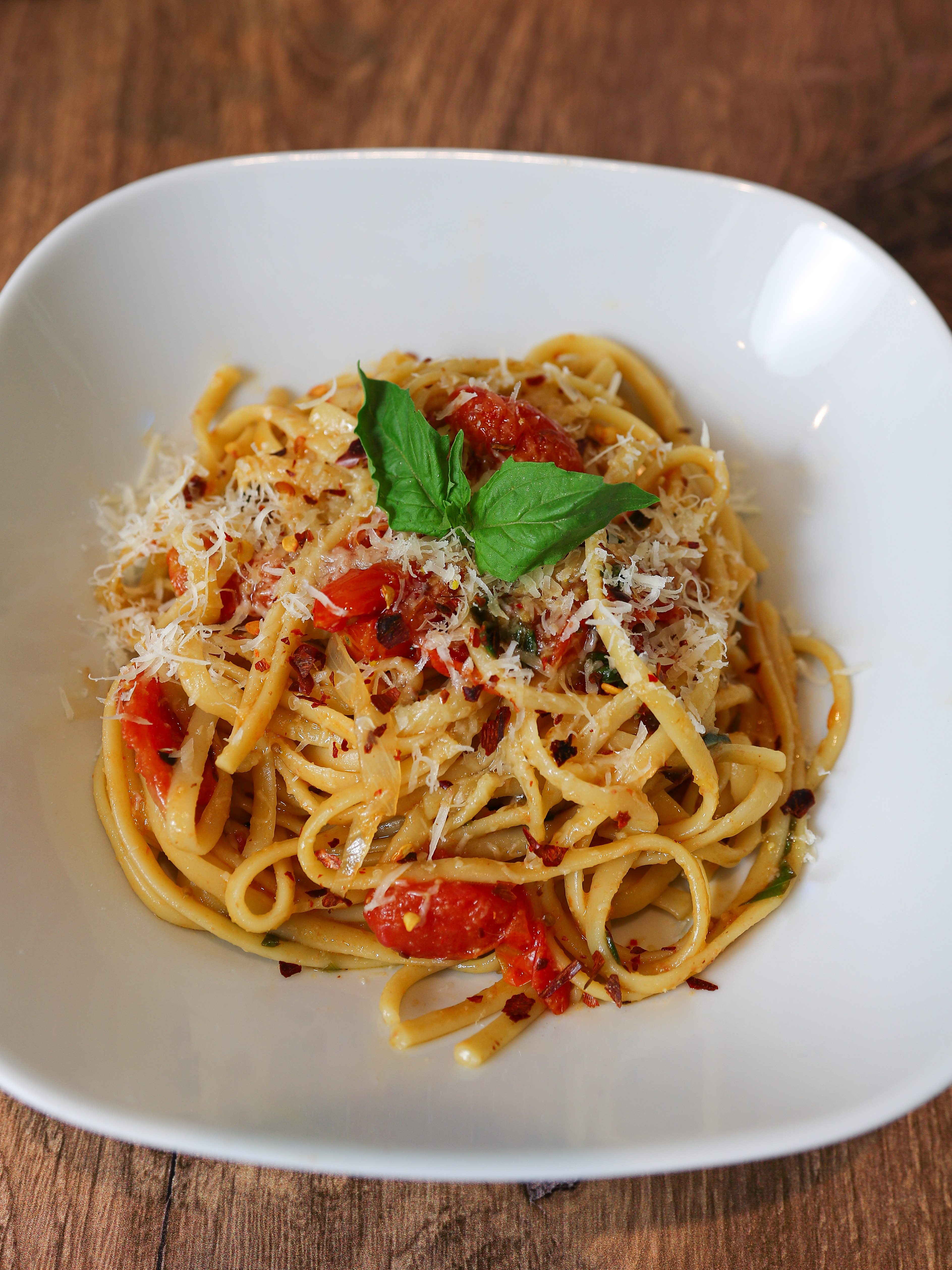 Easy Cherry Tomato and Basil Linguine